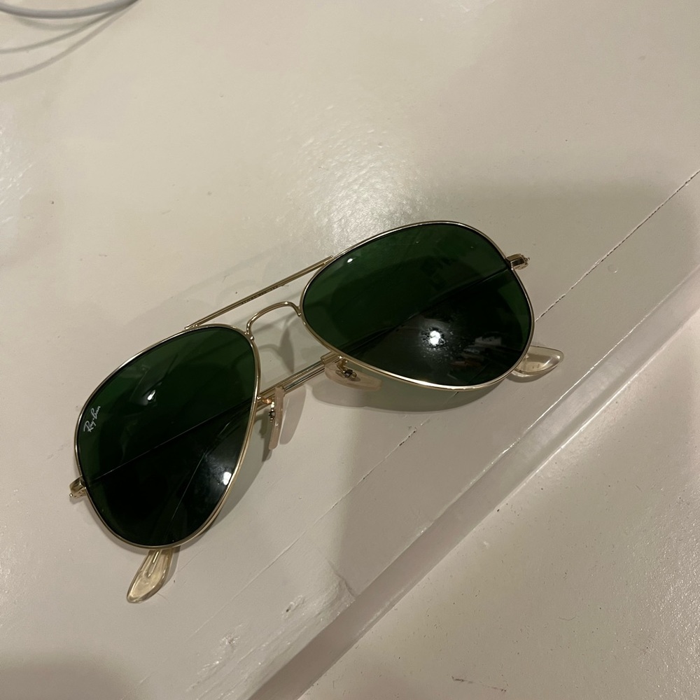 Class RayBan aviators! Green lenses